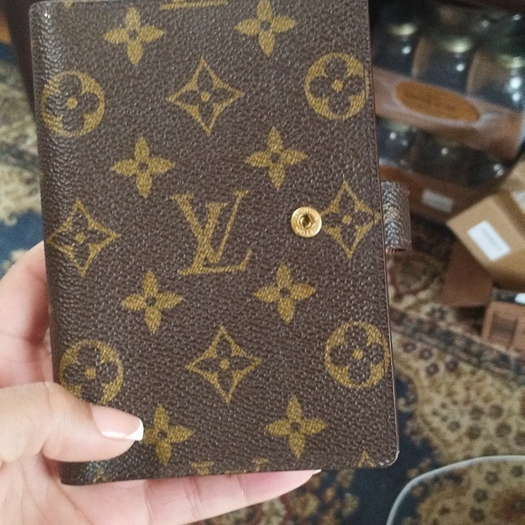 Authentic Louis Vuitton Agenda - Picture 3 of 5